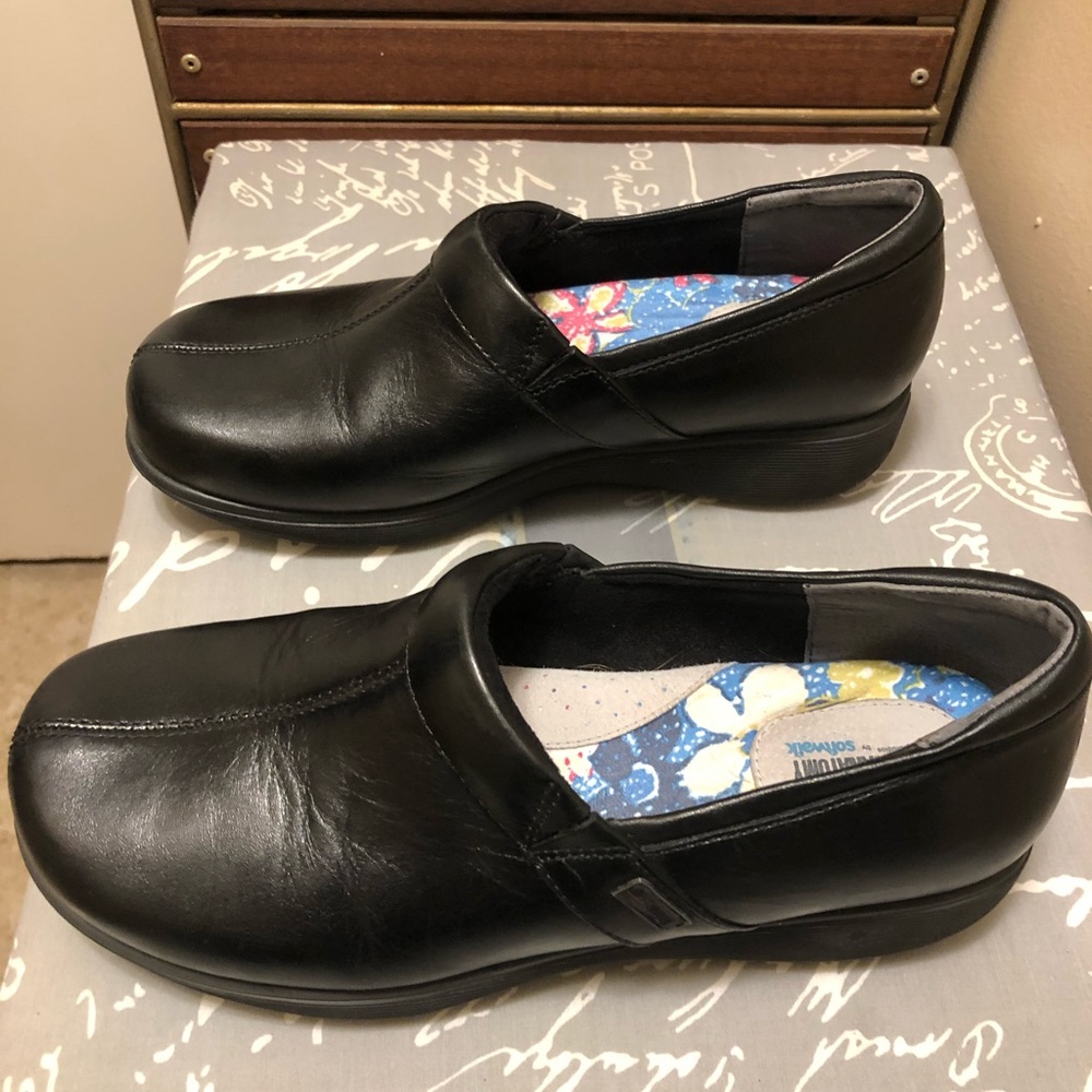 Shoes - Picture 4 of 5